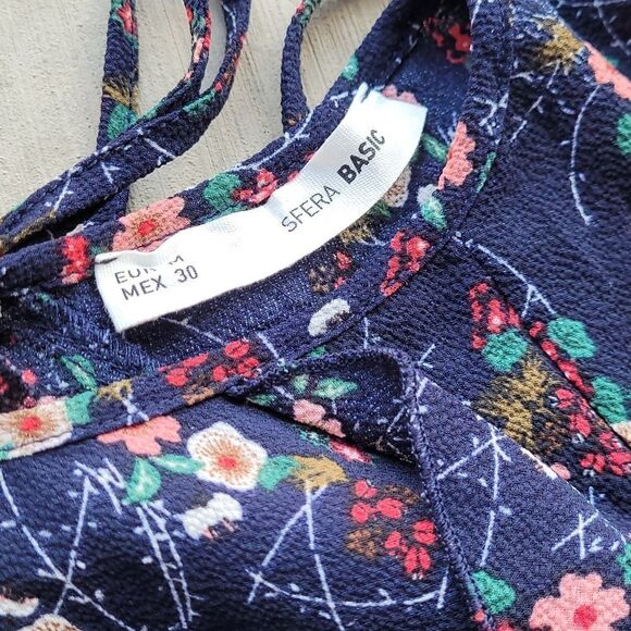 Sfera Basic Ruffle Keyhole Back Floral Dress - Picture 3 of 5